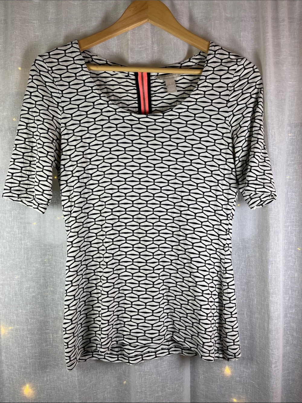 Banana Republic Black & White Geometric Short Sleeve Tee